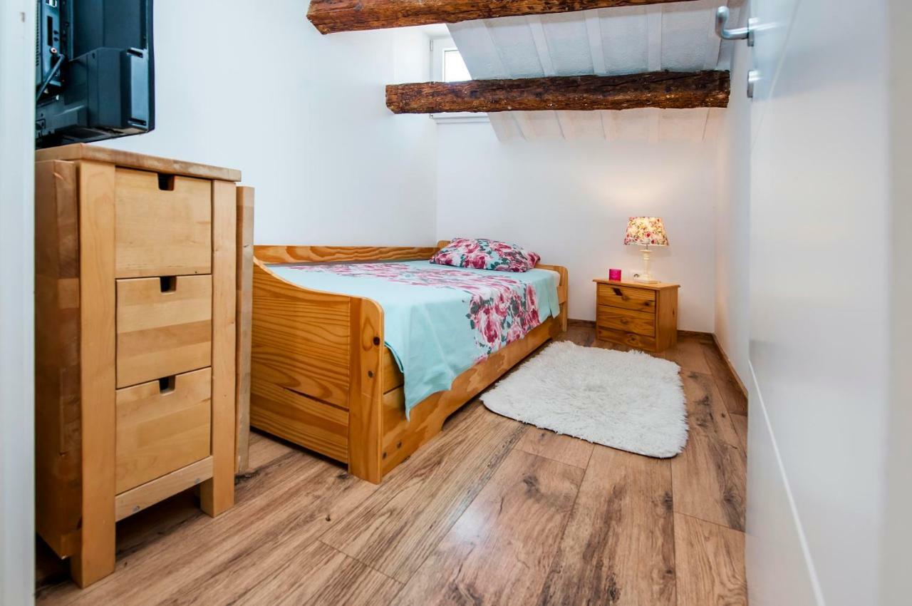 Apartment Casa Alek Ρόβινι Εξωτερικό φωτογραφία